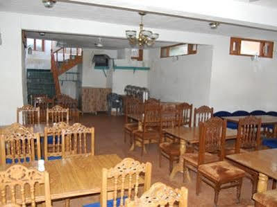 Hotel Zahgeer Continental - Srinagar Exterior foto