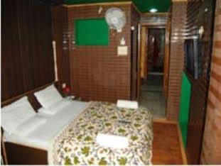 Hotel Zahgeer Continental - Srinagar Exterior foto