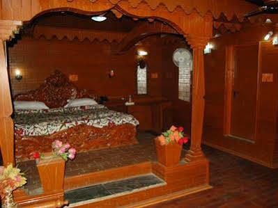 Hotel Zahgeer Continental - Srinagar Exterior foto