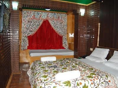 Hotel Zahgeer Continental - Srinagar Exterior foto